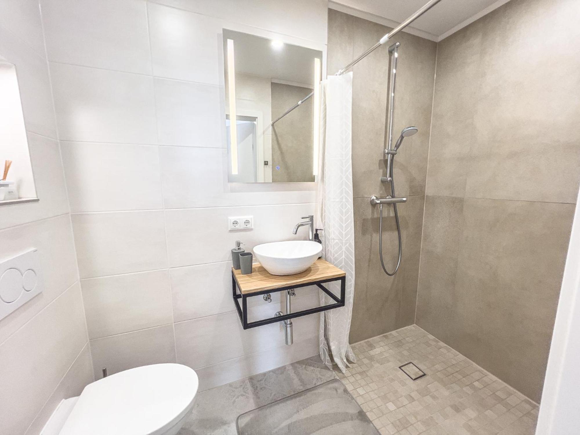 Krems Bahnhof Deluxe Rooms - Near Danube River Luaran gambar