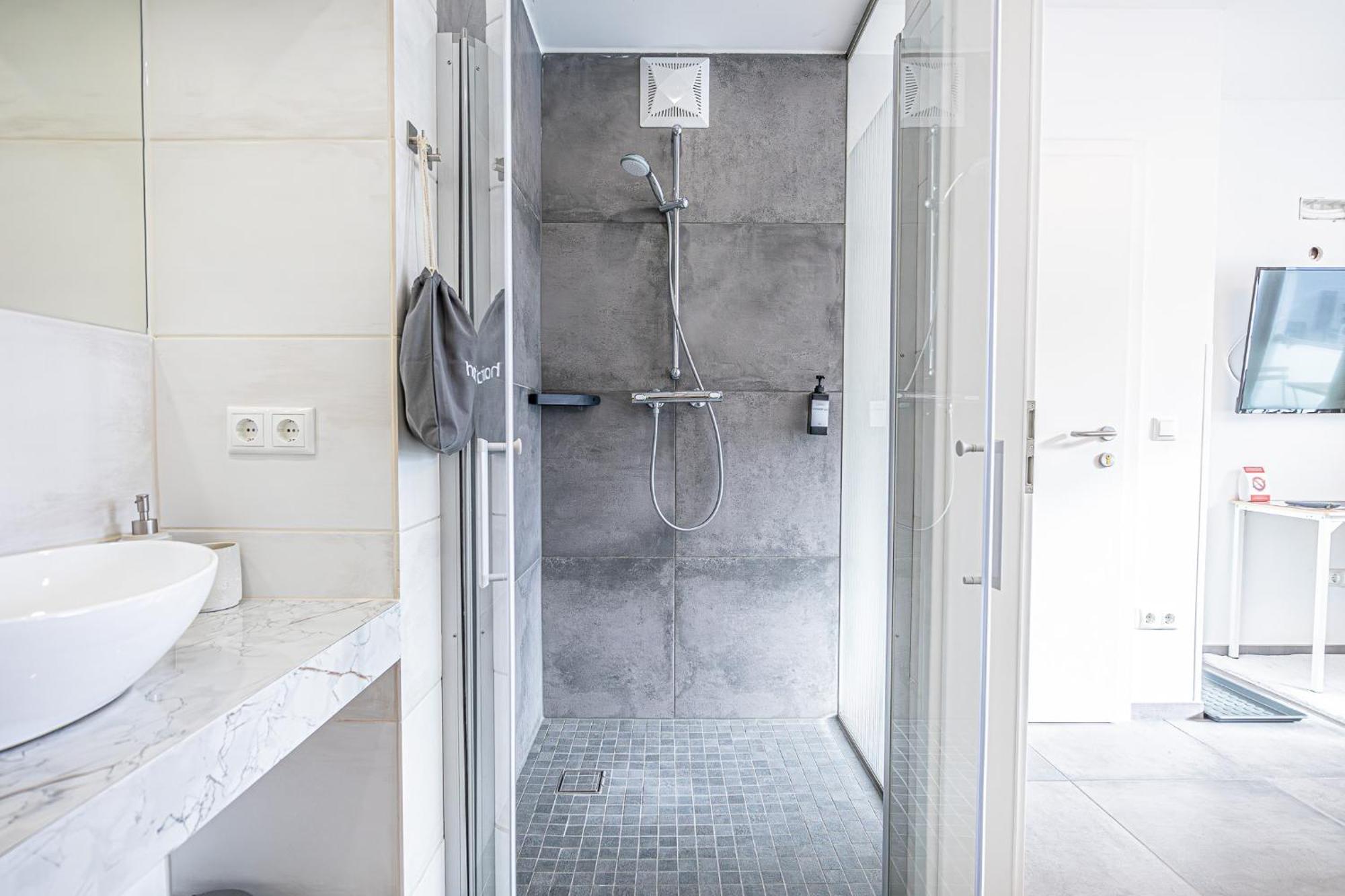 Krems Bahnhof Deluxe Rooms - Near Danube River Luaran gambar